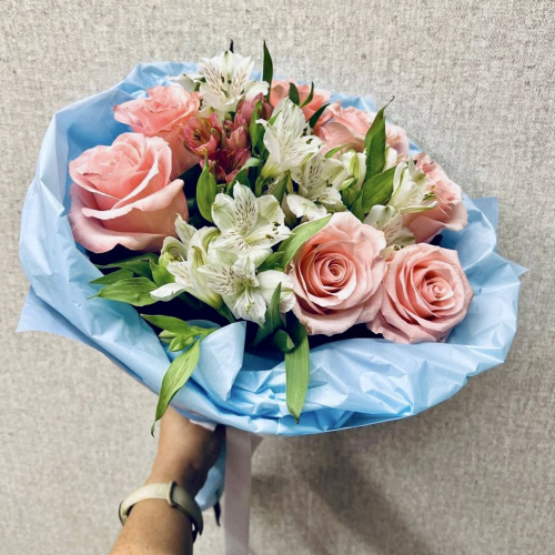 Букет «Фреш» – нежность розовых роз и белых альстромерий Дзержинский Московская область